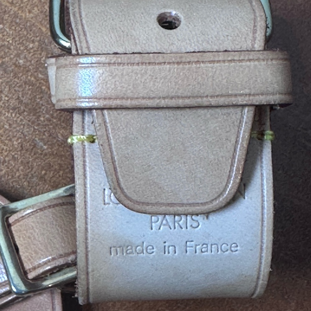 Authentic Louis Vuitton Beige Leather
Name Tag & Poignet set - Picture 11 of 12